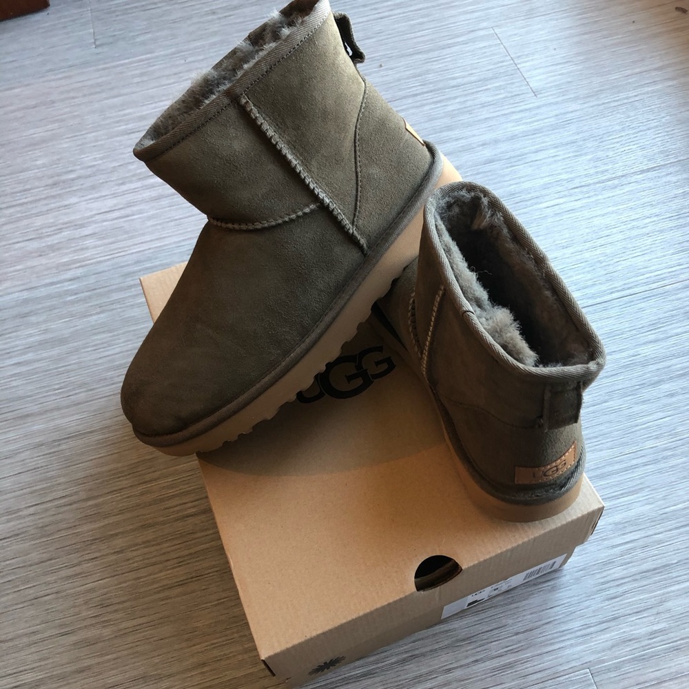 Classic Mini Uggs - size 9